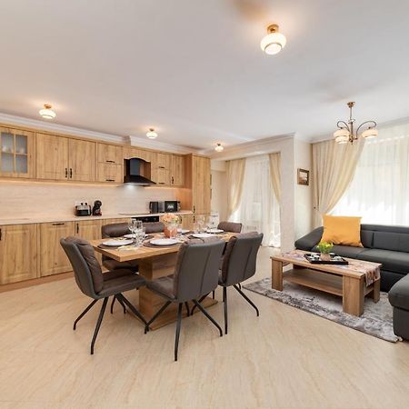 Deluxe And Central Garden Apartment Varna Ngoại thất bức ảnh