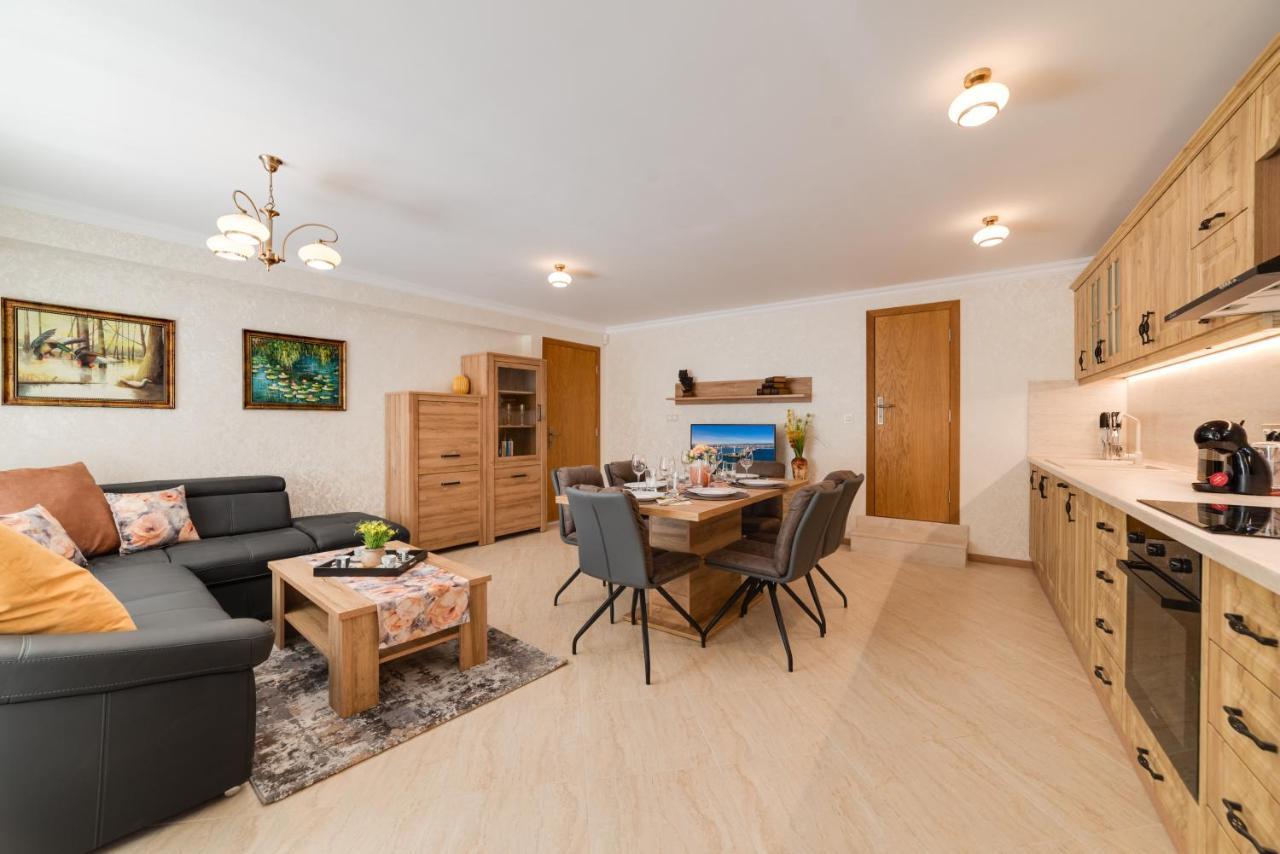 Deluxe And Central Garden Apartment Varna Ngoại thất bức ảnh