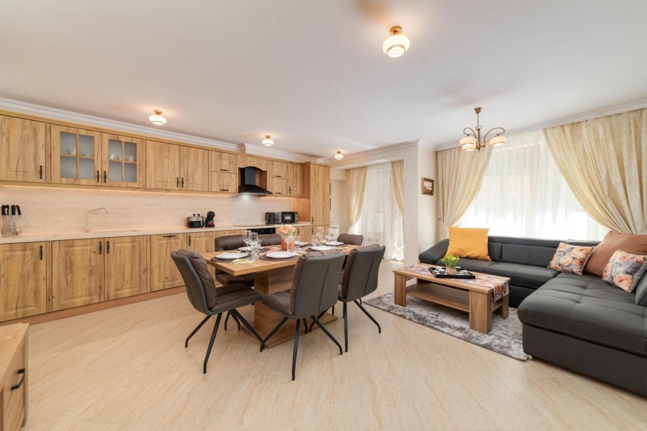 Deluxe And Central Garden Apartment Varna Ngoại thất bức ảnh