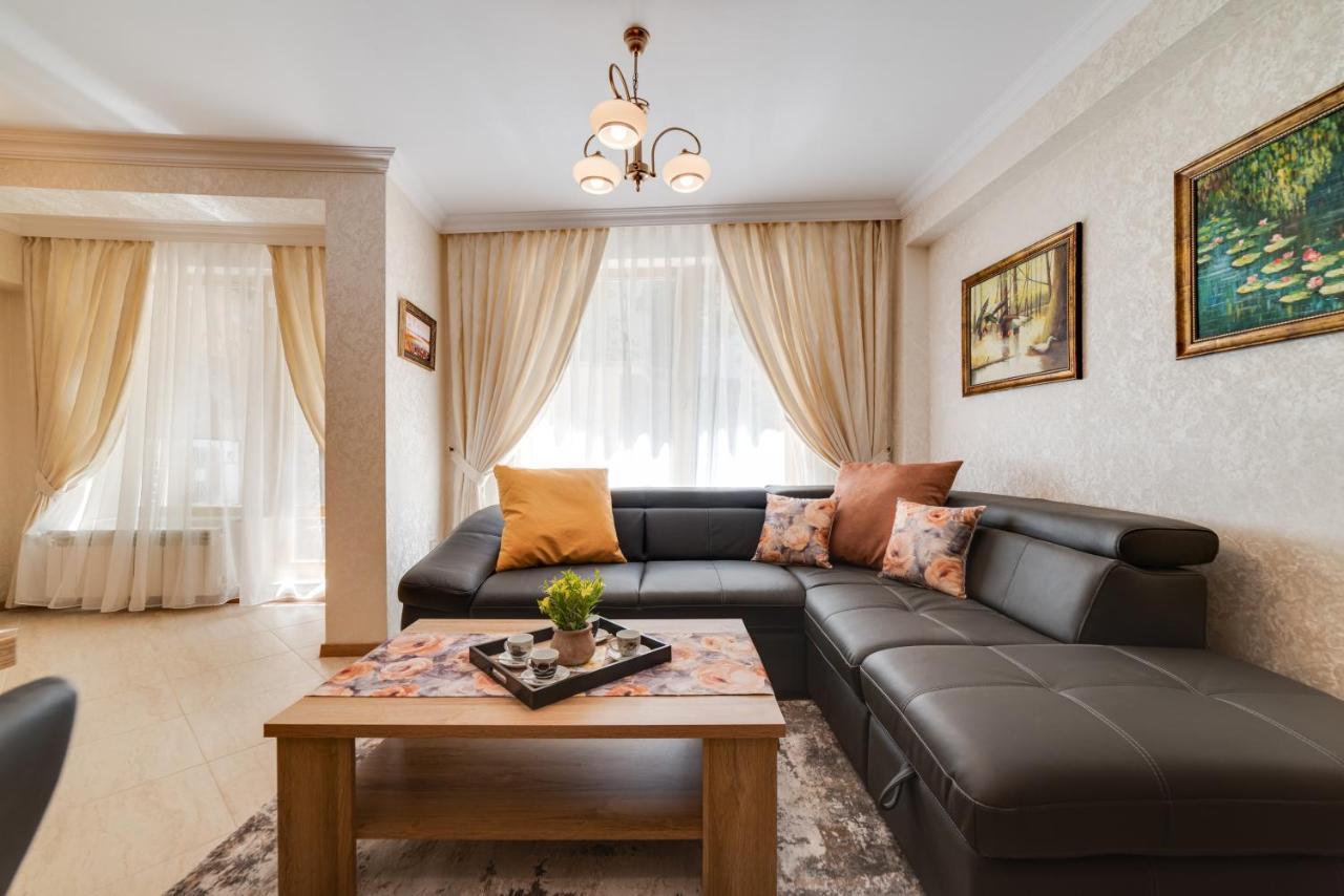 Deluxe And Central Garden Apartment Varna Ngoại thất bức ảnh