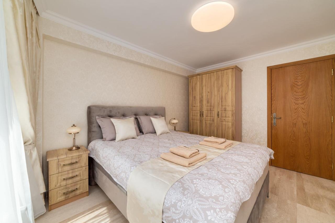 Deluxe And Central Garden Apartment Varna Ngoại thất bức ảnh
