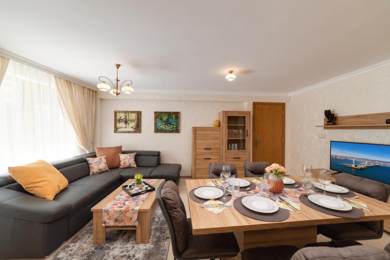 Deluxe And Central Garden Apartment Varna Ngoại thất bức ảnh