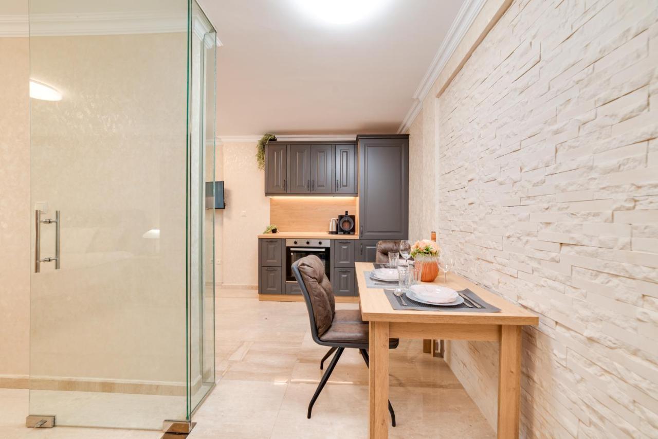 Deluxe And Central Garden Apartment Varna Ngoại thất bức ảnh