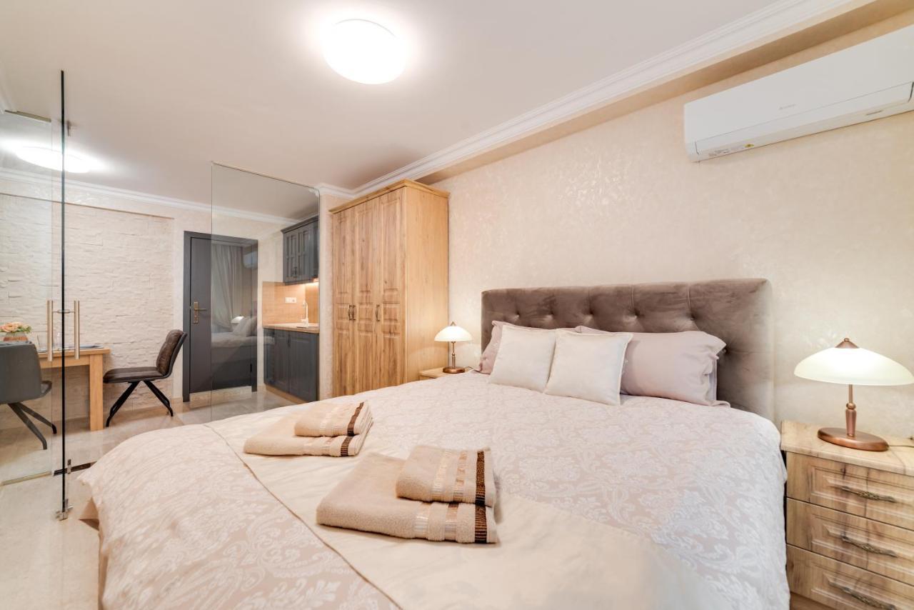 Deluxe And Central Garden Apartment Varna Ngoại thất bức ảnh