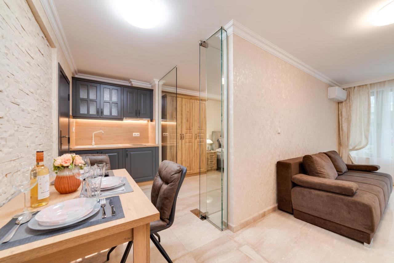 Deluxe And Central Garden Apartment Varna Ngoại thất bức ảnh