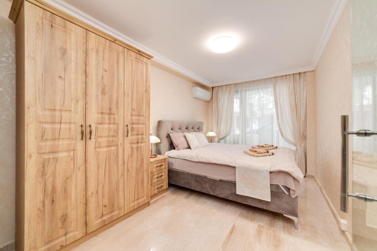 Deluxe And Central Garden Apartment Varna Ngoại thất bức ảnh
