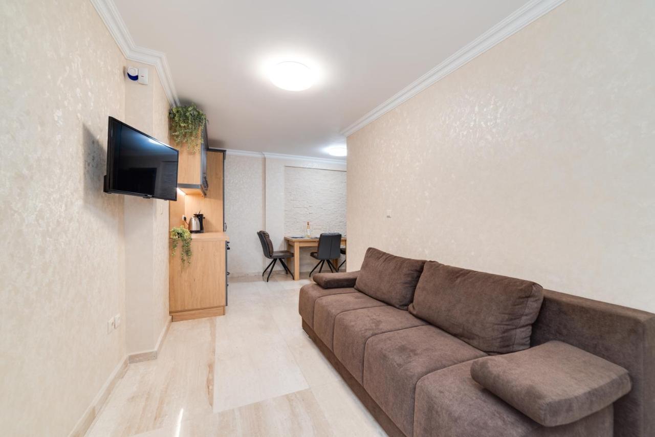 Deluxe And Central Garden Apartment Varna Ngoại thất bức ảnh