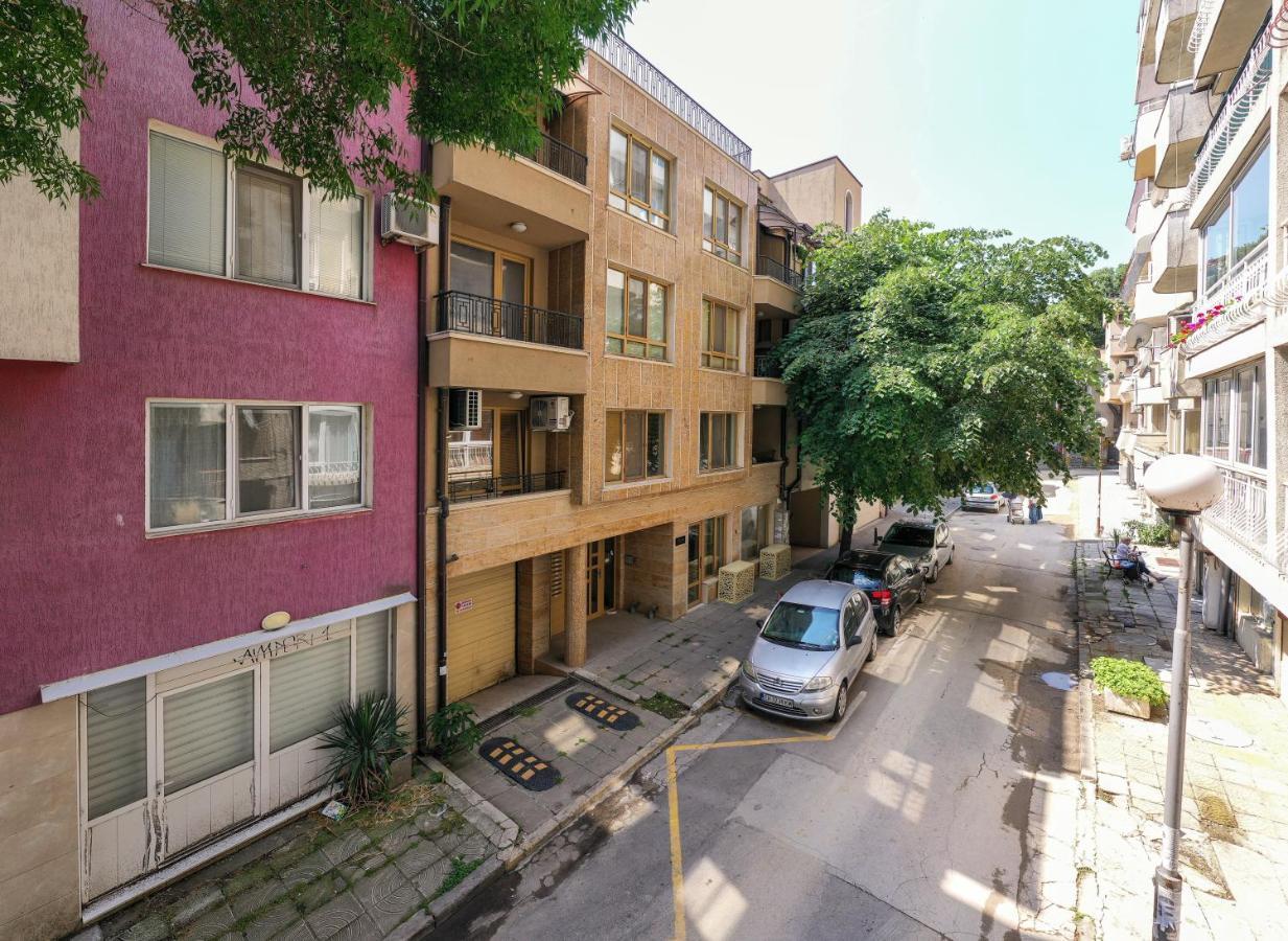Deluxe And Central Garden Apartment Varna Ngoại thất bức ảnh